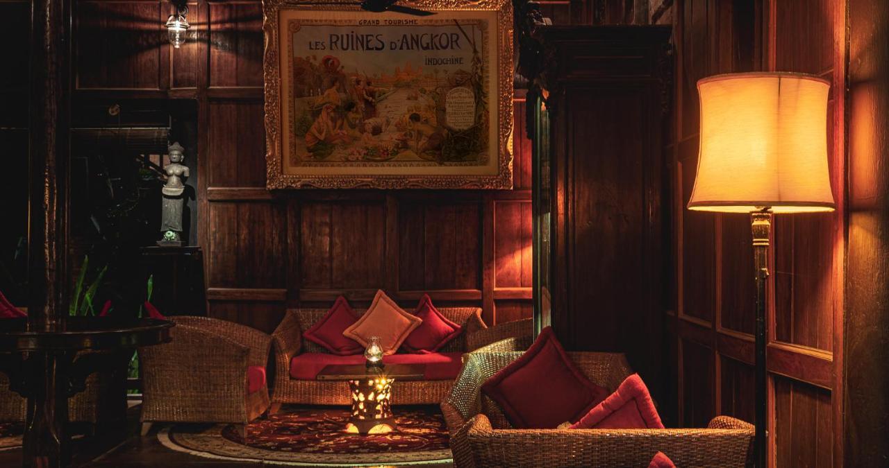 Angkor Village Hotel - Small Luxury Hotels Of The World Siem Reap Luaran gambar The interior of the bar