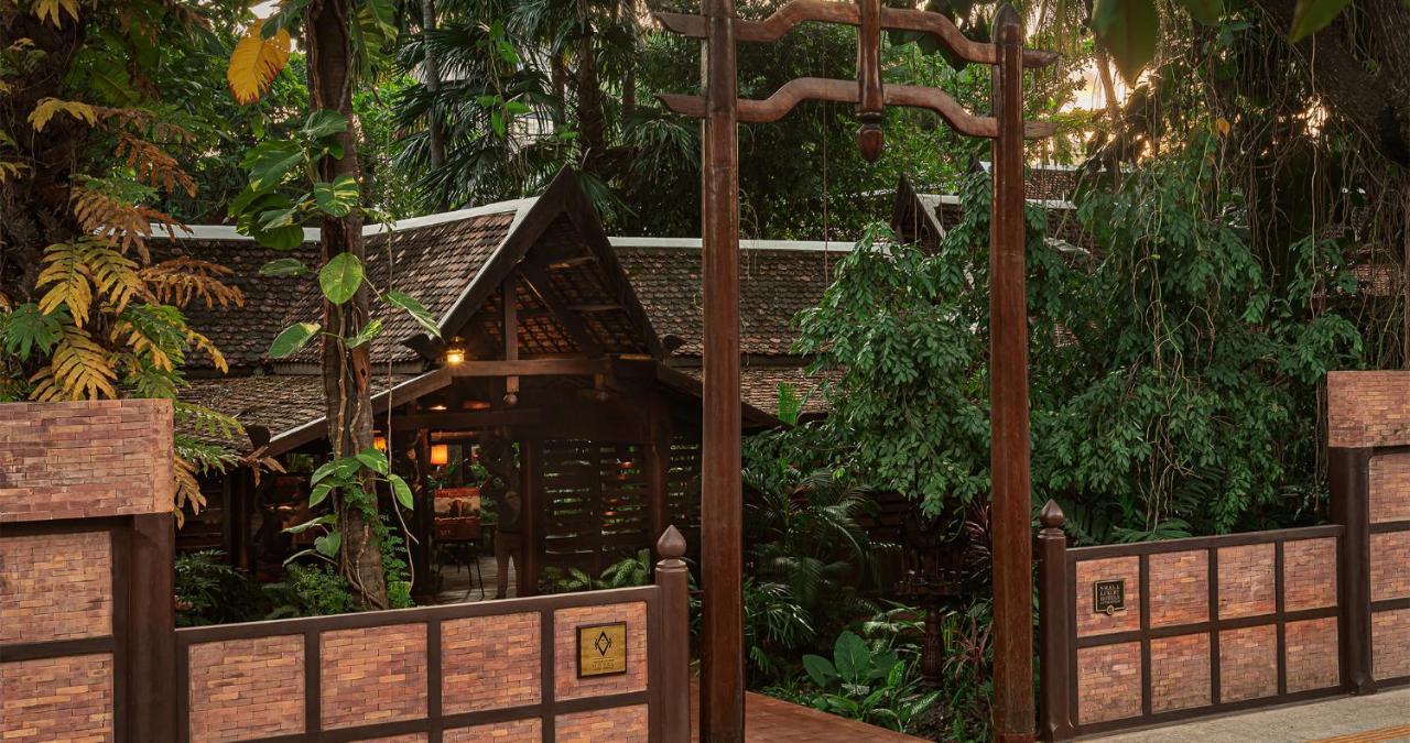 Angkor Village Hotel - Small Luxury Hotels Of The World Siem Reap Luaran gambar Entrance to a traditional Thai house